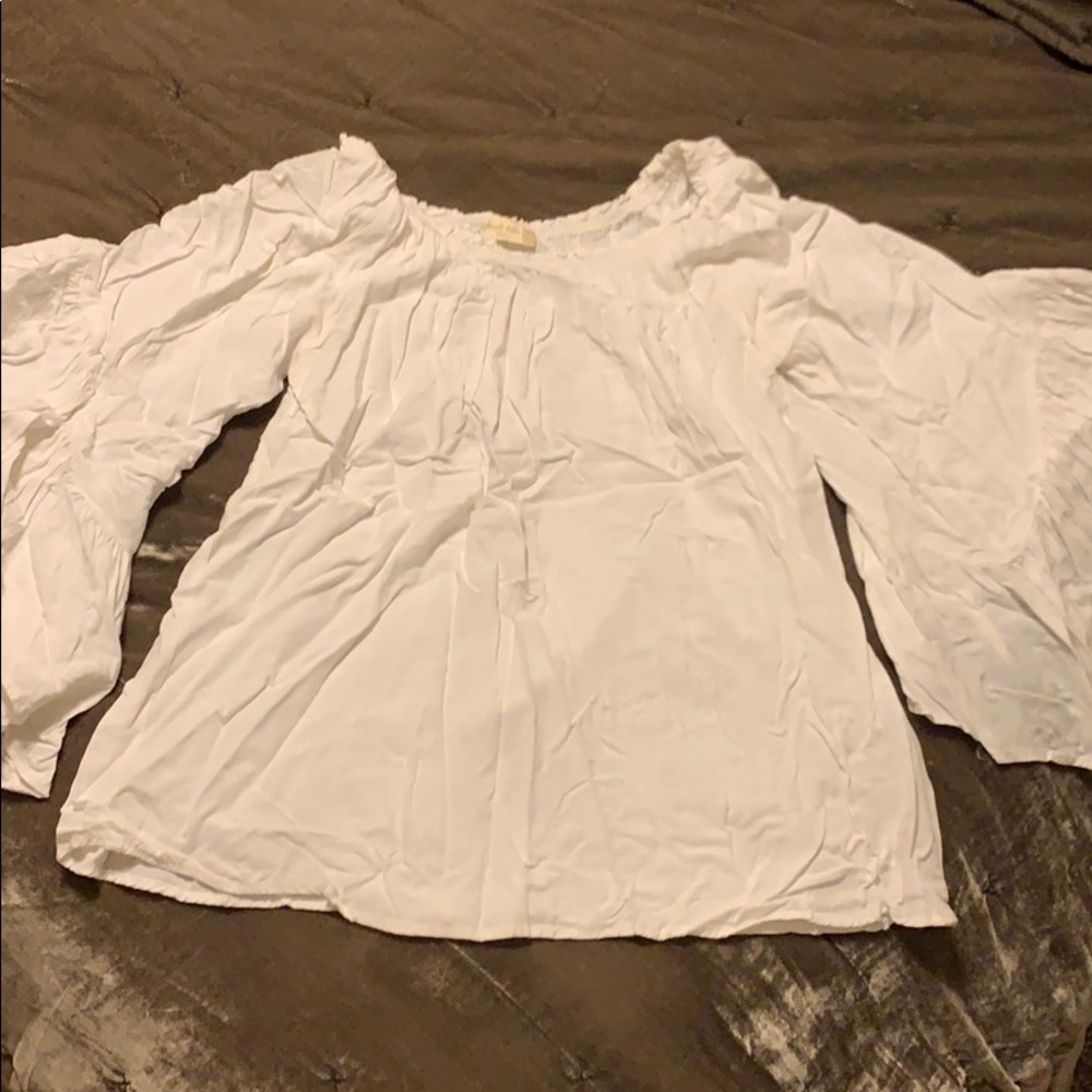 Off the shoulder flowy sleeved shirt